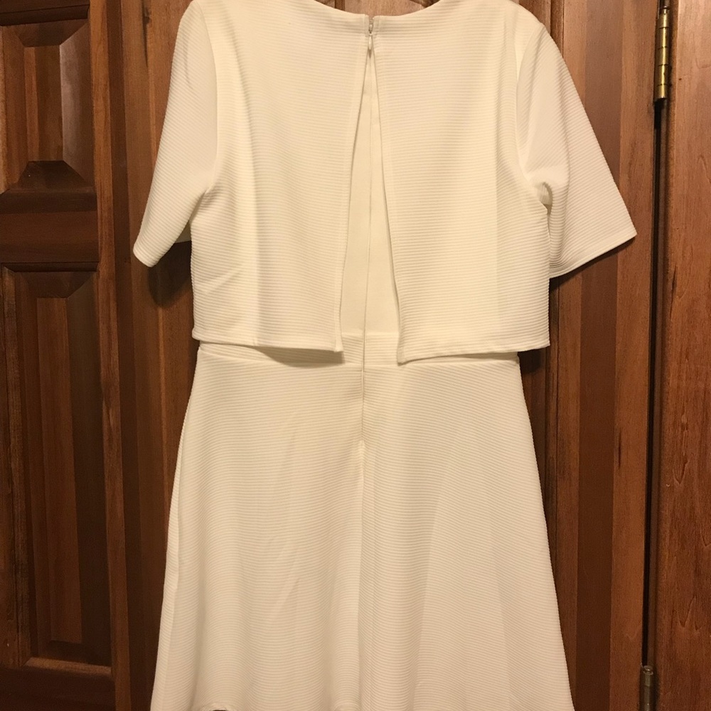 White short sleeve ribbed dress